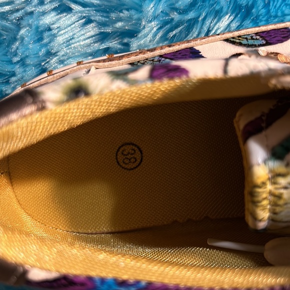 Shoes - Picture 5 of 5